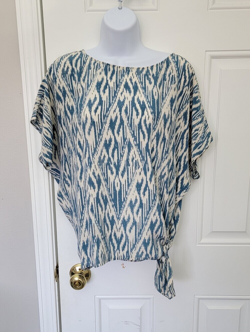 Joie 100% Silk Blouse Cream Blue Ikat Print Side Tie Boat Neck Size Small